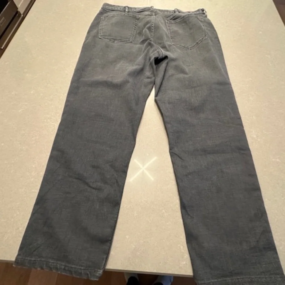 Banana Republic Men's Gray Athletic Tapered Leg  38x32 Jeans-EUC Senim